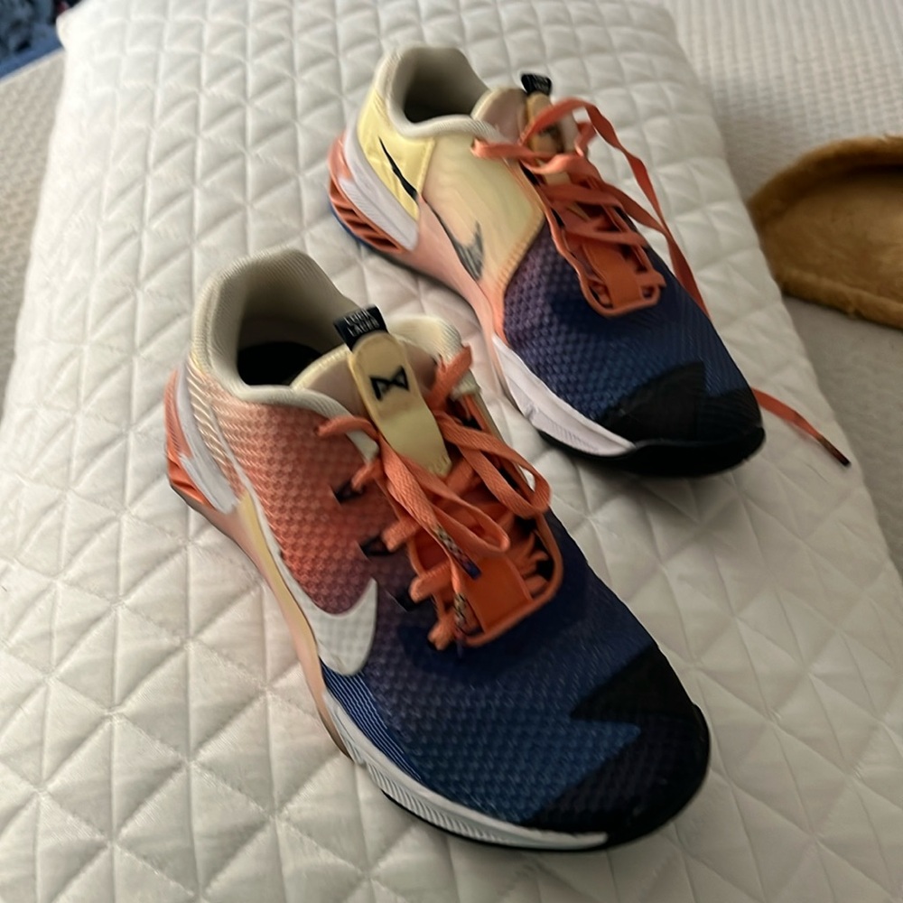 Nike metcon 8 multi color